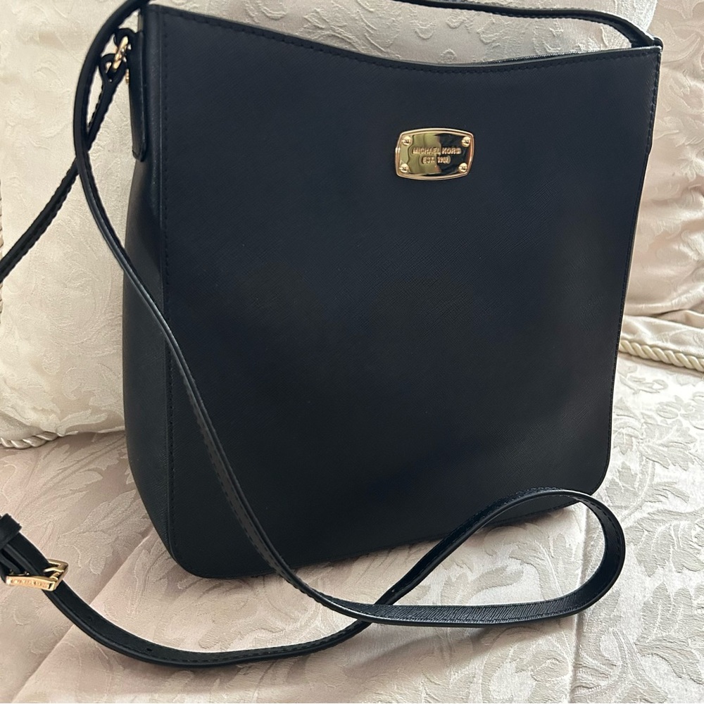 Micheal Kors Jet Set Travel  Saffiano Leather Messenger